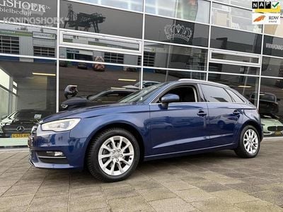Blauw Occasion 2015 Audi A3 Ambition Hatchback | € 9.950 (Goede deal)
