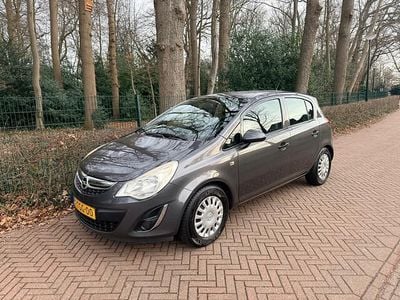 Grijs Occasion 2011 Opel Corsa Edition Hatchback | € 2.999 (Goede deal)