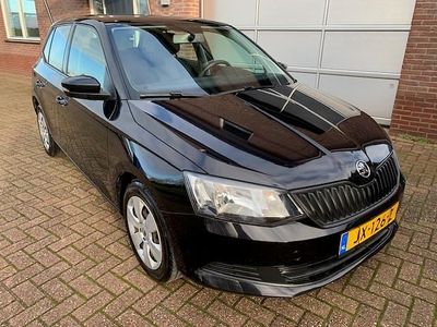 Zwart (metallic) Gebruikt 2017 Skoda Fabia Active Hatchback | € 8.150 (Eerlijke prijs)