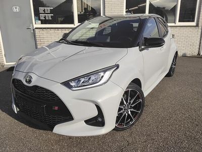 Grijs Gebruikt 2022 Toyota Yaris Sport Hatchback | € 25.500 (Eerlijke prijs)