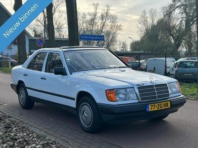 tweedehands Mercedes 230 (W123) E AUTOMAAT!SCHUIFDAK!ZEER NETJES!KOOPJE!