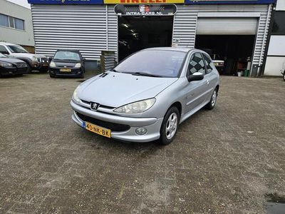 tweedehands Peugeot 206 1.4 Quiksilver Goed rijdende en nette zuinige auto,Airco,Electr pakket, Nieuwe apk bij aflevering.