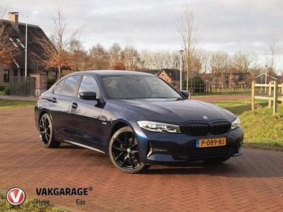 Blauw Occasion 2022 BMW 320e Sedan | € 26.995 (Goede deal)