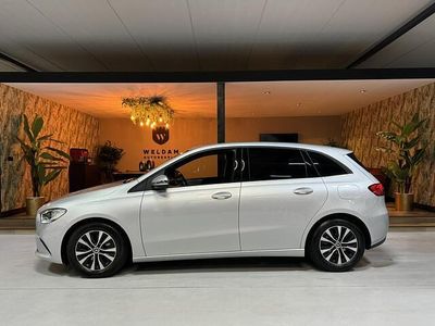 Grijs Gebruikt 2020 Mercedes B180 Business MPV | € 22.990 (Goede deal)