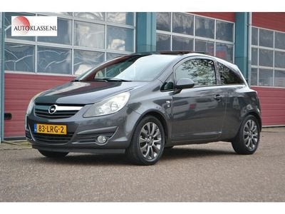 Grijs (metallic) Occasion 2010 Opel Corsa Edition Hatchback | € 3.995 (Eerlijke prijs)