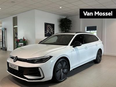 Wit Nieuw 2025 VW Passat Business Stationwagen | € 57.900