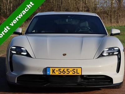 Grijs Gebruikt 2021 Porsche Taycan 4S Performance Package Sedan | € 56.900 (Eerlijke prijs)