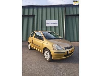 Geel Occasion 2001 Toyota Yaris Luna Hatchback | € 1.199 (Eerlijke prijs)