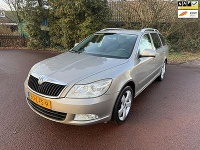 Beige Occasion 2010 Skoda Octavia Elegance Stationwagen | € 4.995 (Goede deal)