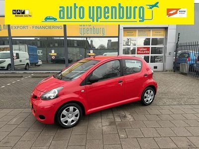 Rood Occasion 2010 Toyota Aygo Hatchback | € 3.950 (Eerlijke prijs)