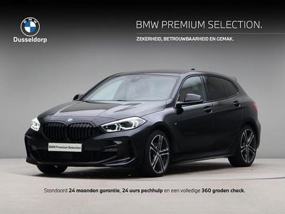 Zwart Occasion 2022 BMW 118 Comfort Edition Hatchback | € 28.495 (Iets duurder)