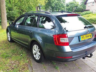 Grijs Occasion 2017 Skoda Octavia Stationwagen | € 7.399 (Iets duurder)