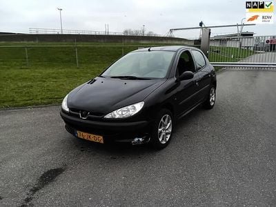 Zwart Gebruikt 2002 Peugeot 206 Hatchback | € 799 (Eerlijke prijs)