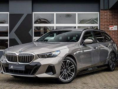 Grijs Occasion 2025 BMW 530e M Sport Stationwagen | € 61.950 (Goede deal)