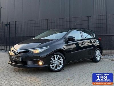 Zwart Occasion 2016 Toyota Auris Hybrid Executive Hatchback | € 11.999 (Eerlijke prijs)
