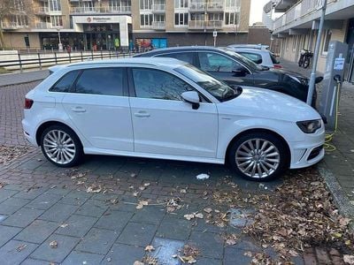 Wit Gebruikt 2015 Audi A3 e-tron S-Line Hatchback | € 11.400 (Eerlijke prijs)