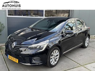 Zwart Gebruikt 2022 Renault Clio V Intens Hatchback | € 12.439 (Eerlijke prijs)