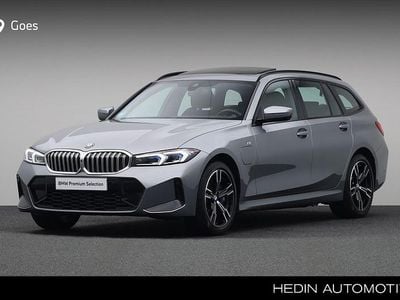 Grijs Gebruikt 2025 BMW 330e Comfort Edition Stationwagen | € 50.880 (Goede deal)