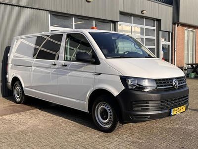 tweedehands VW Transporter 2.0 TDI L2H1 Airco Trekhaak 2200kg trekgewicht Omvormer Kastinrichting Schuifdeur Euro 6 1e eigenaar Dealer onderhouden Ook ideaal voor ombouw naar camper