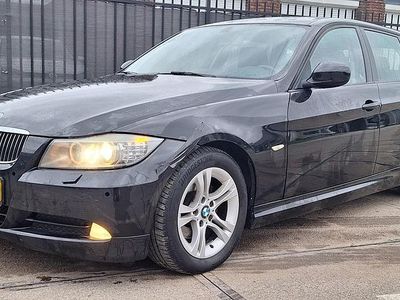 Zwart Occasion 2010 BMW 318 Stationwagen | € 4.795 (Eerlijke prijs)