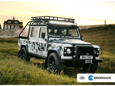 Wit Nieuw 2025 Land Rover Defender Sedan | € 369.800