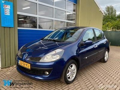 Blauw Gebruikt 2006 Renault Clio II Dynamique Hatchback | € 1.899 (Eerlijke prijs)