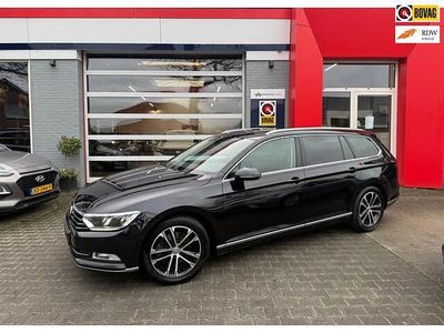 Zwart (metallic) Occasion 2017 VW Passat Highline Stationwagen | € 17.300 (Eerlijke prijs)