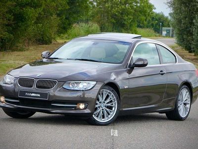 Bruin Gebruikt 2010 BMW 330 Coupé | € 22.950 (Duur)