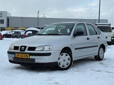 Grijs Occasion 2002 Seat Cordoba Stella Sedan | € 2.295