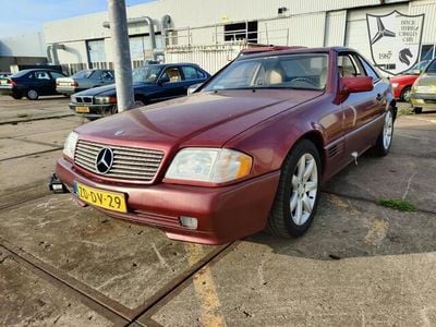 Rood Occasion 1992 Mercedes SL300 | € 7.950