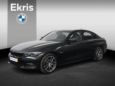 Zwart (metallic) Occasion 2022 BMW 320e Shadowline Sedan | € 32.900 (Iets duurder)
