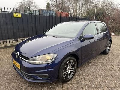 Blauw (metallic) Occasion 2017 VW Golf VII Comfortline Hatchback | € 8.450 (Eerlijke prijs)