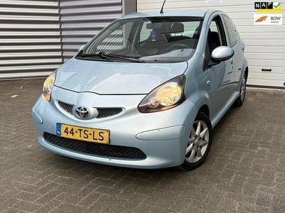 Occasion Toyota Aygo 68 PK (50 kW) 2007 Blauw Hatchback