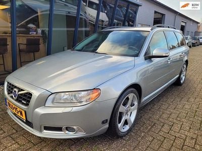 Grijs (metallic) Gebruikt 2011 Volvo V70 R-Design Stationwagen | € 14.945 (Goede deal)
