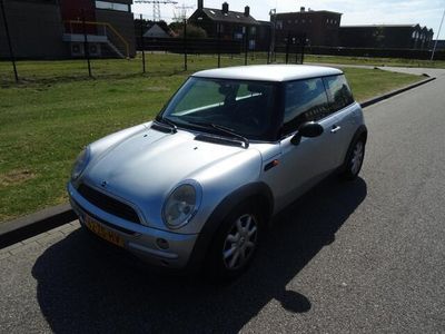 Grijs, metallic lak Gebruikt 2001 Mini ONE Salt Hatchback | € 995 (Duur)