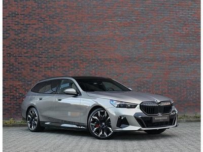 Grijs Occasion 2025 BMW 550e M Sport Stationwagen | € 99.950