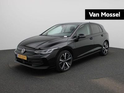 Zwart Occasion 2025 VW Golf VIII Edition Hatchback | € 34.400 (Eerlijke prijs)