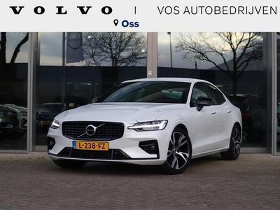 tweedehands Volvo S60 B4 R-Design l Adaptieve Cruise Control met Pilot Assist l Blind Spot Information System l Elektrisch bedienbare voorstoelen met geheugen l Parkeerverwarming met timer l Premium Audio by Harman/Kardon l Park Assist voor+achter & camera l Verwarmb