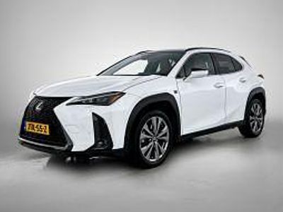 Wit metallic Occasion 2024 Lexus UX 300e Sport Design Packet SUV | € 41.945 (Iets duurder)