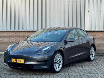 Grijs Gebruikt 2021 Tesla Model 3 Standard Range Sedan | € 24.950 (Eerlijke prijs)
