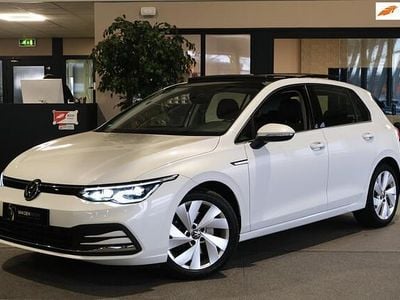 Wit (metallic) Occasion 2020 VW Golf VIII Style Hatchback | € 23.750 (Eerlijke prijs)
