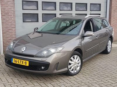Grijs (metallic) Occasion 2010 Renault Laguna III Expression Stationwagen | € 2.950 (Goede deal)