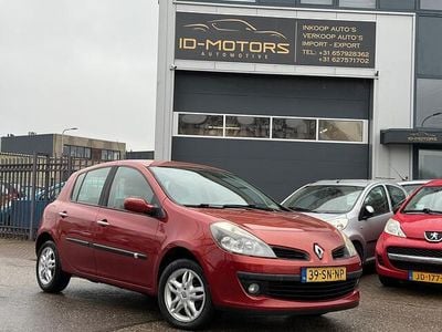 Rood Gebruikt 2006 Renault Clio II Hatchback | € 1.650 (Eerlijke prijs)