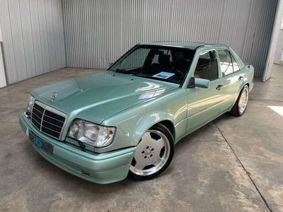 Groen Occasion 1991 Mercedes E500 Sedan | € 49.900