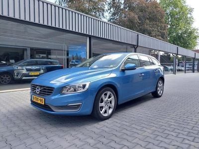 Blauw Gebruikt 2014 Volvo V60 Momentum Stationwagen | € 14.999 (Eerlijke prijs)