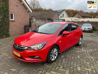 Rood Gebruikt 2017 Opel Astra Innovation Hatchback | € 8.950 (Duur)