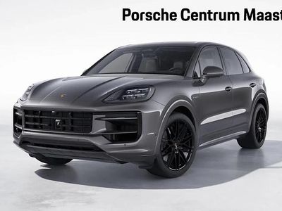 Grijs Occasion 2023 Porsche Cayenne SUV | € 104.750 (Duur)