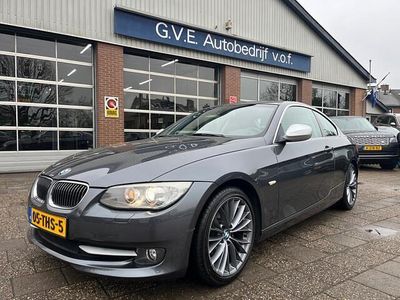 Grijs Occasion 2012 BMW 320 Coupé | € 10.850 (Eerlijke prijs)