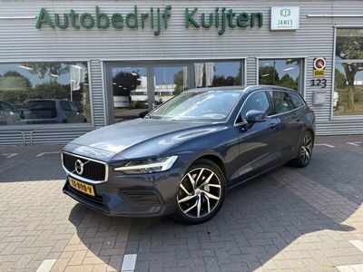 Blauw Gebruikt 2018 Volvo V60 Momentum Stationwagen | € 17.900 (Eerlijke prijs)