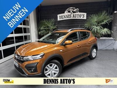 Oranje Occasion 2023 Dacia Sandero Expression Hatchback | € 16.950 (Eerlijke prijs)